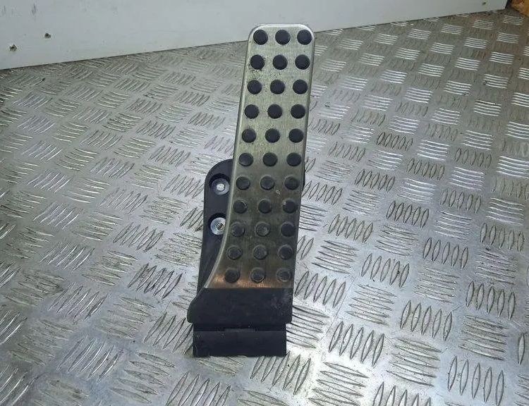 MERCEDES-BENZ C-Class W205/S205/C205 (2014-2023) Gaspedal A2053000104 31132380