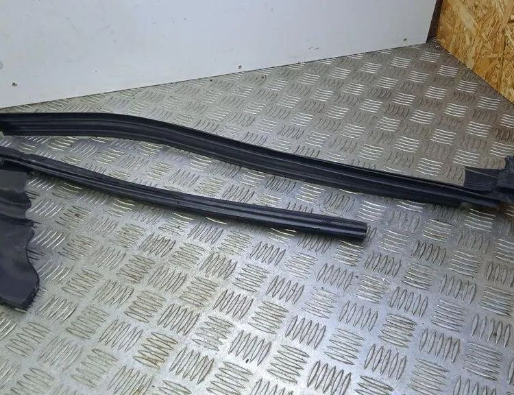 MERCEDES-BENZ CLS-Class C218/X218 (2011-2017) Främre höger dörrtätning gummi A2187200815 31132741