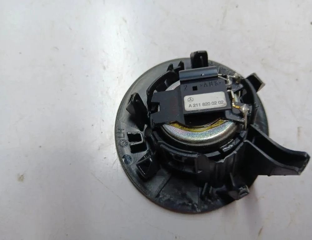 MERCEDES-BENZ GLE W166 (2015-2018) Ljudhögtalare för höger bakdörr A211820202 31139258