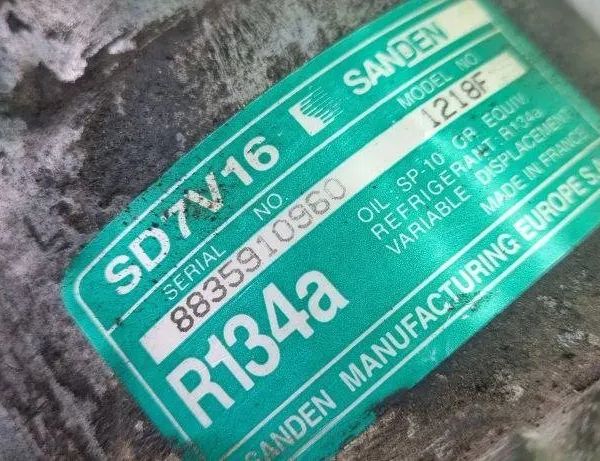 PEUGEOT 306 1 generation (1993-2002) Luftkonditioneringspump SD7V16 31073524