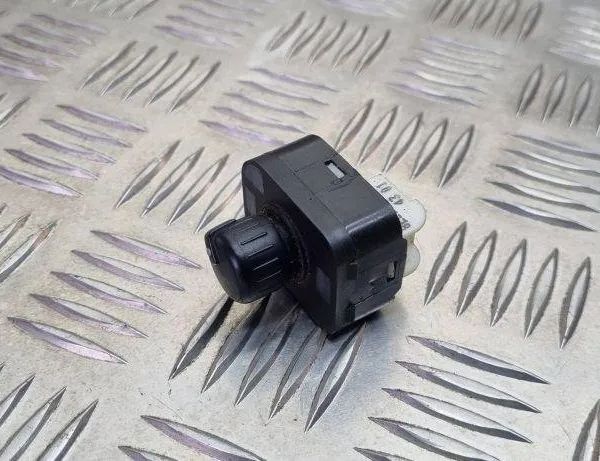 AUDI A4 B5/8D (1994-2001) Omkopplare för spegeljustering 8E0959565A 31089833