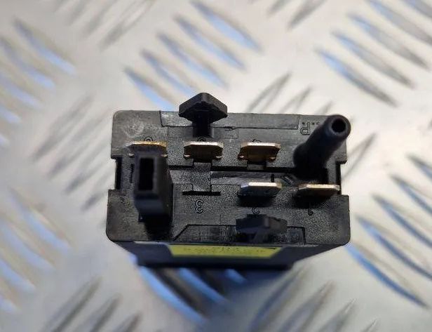 AUDI A4 B5/8D (1994-2001) Strömställare för vindrutevärme 4D0941503B 31103984