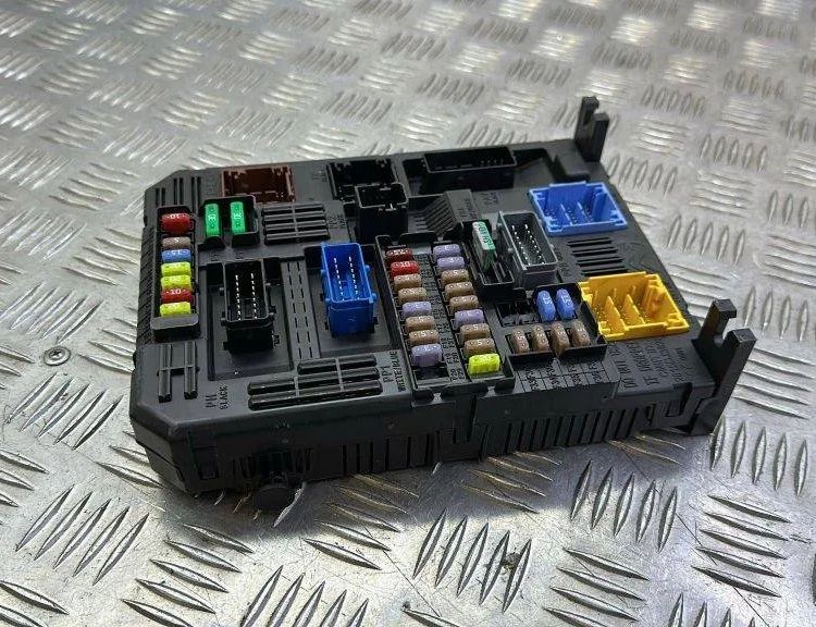 OPEL Crossland X 1 generation (2017-2023) Säkringsdosa 9832880280,2772061076 31839077