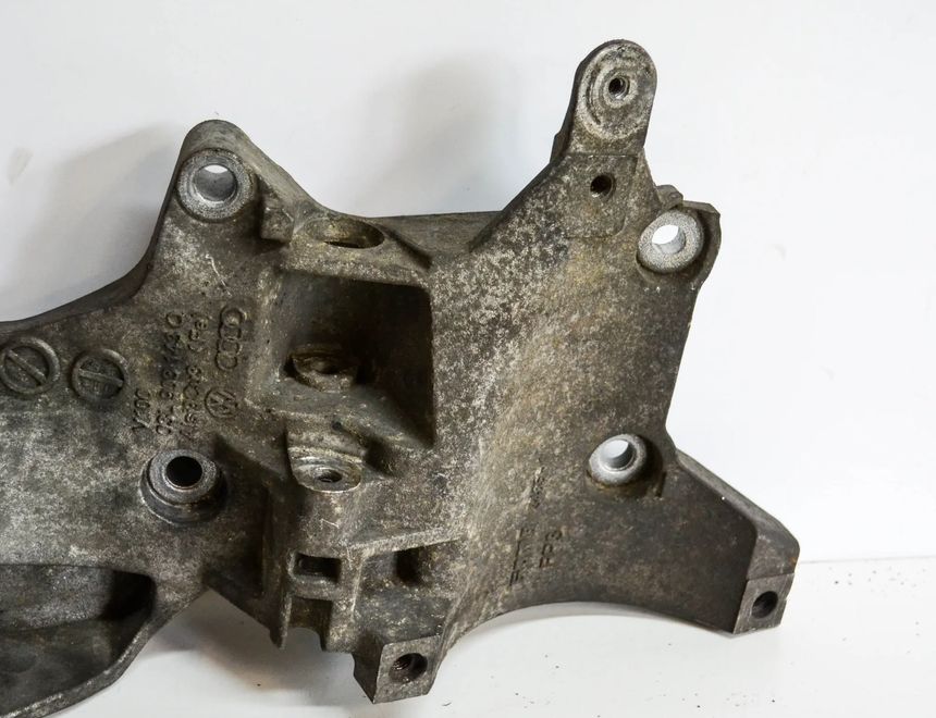 VOLKSWAGEN Polo 5 generation (2009-2017) Andra motorrumsdelar 03L903143Q 4025292