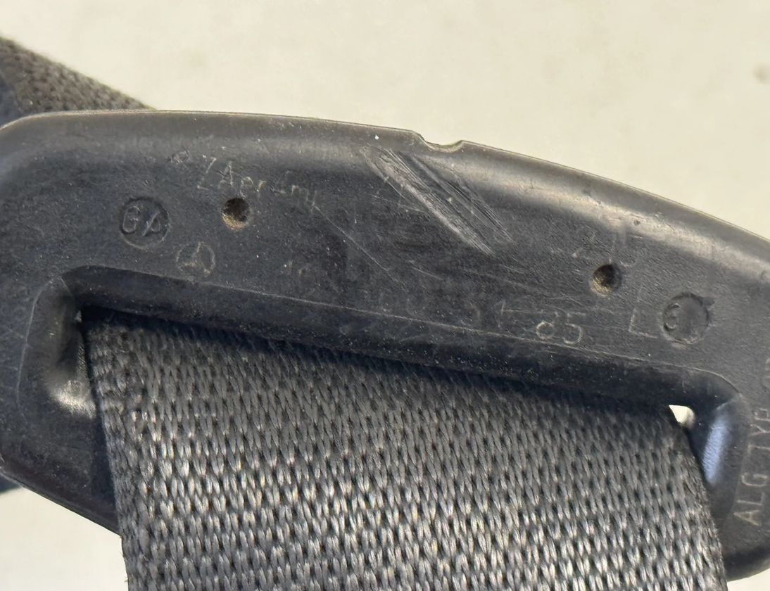 MERCEDES-BENZ E-Class W210/S210 (1995-2002) Vänster främre säkerhetsbälte 2108605185 29023512