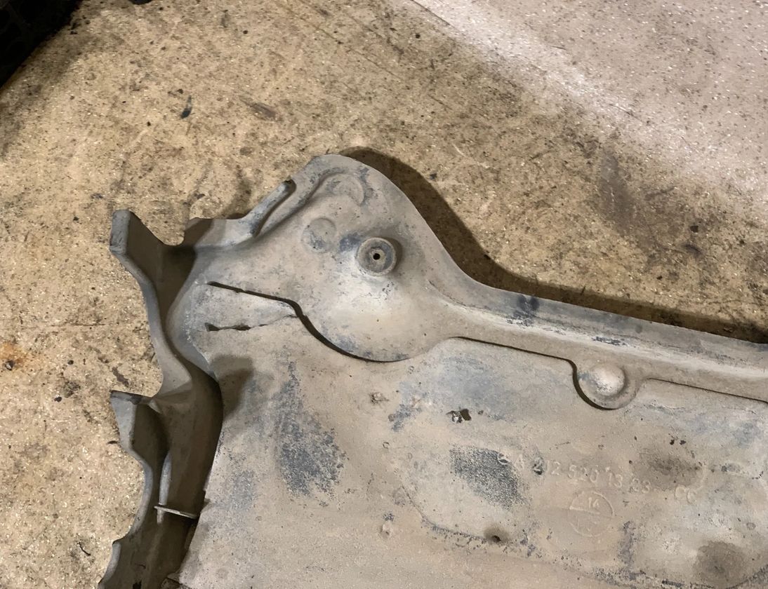 MERCEDES-BENZ CLS-Class C218/X218 (2011-2017) Motorkåpa A2125201323 32999060