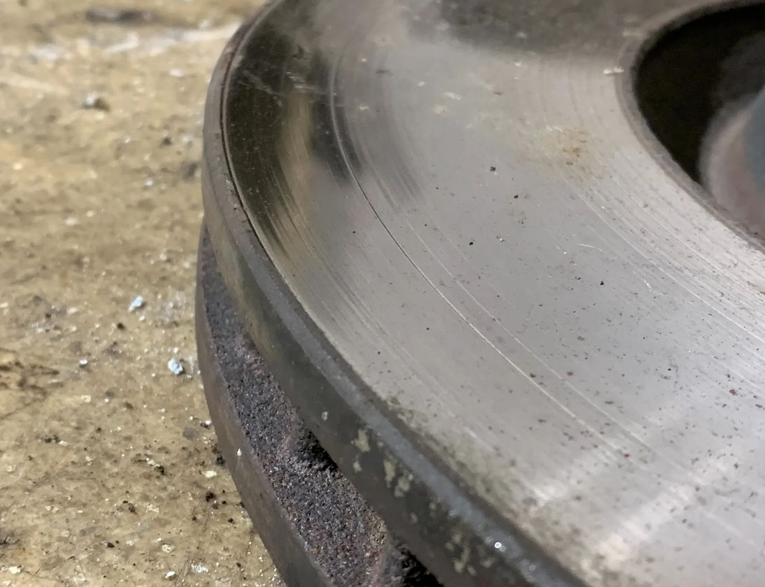 AUDI A8 D4/4H (2010-2018) Främre bromsskivor 33031793