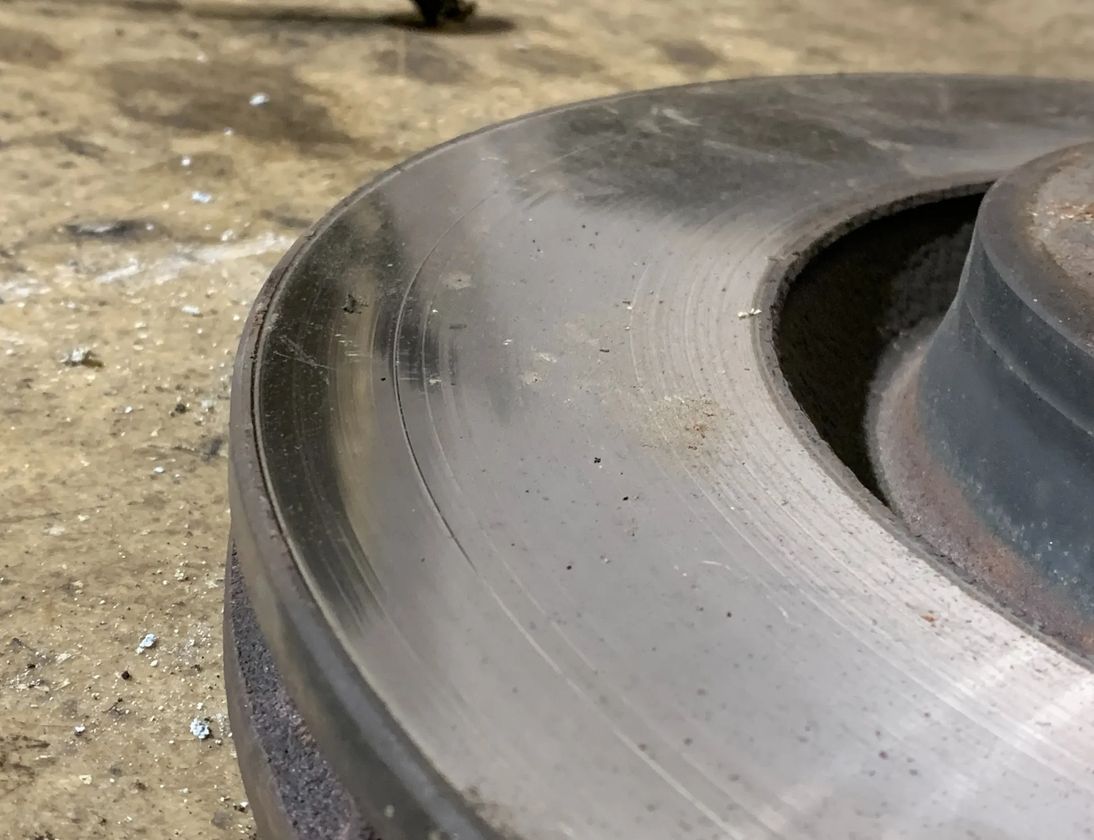 AUDI A8 D4/4H (2010-2018) Främre bromsskivor 33031793