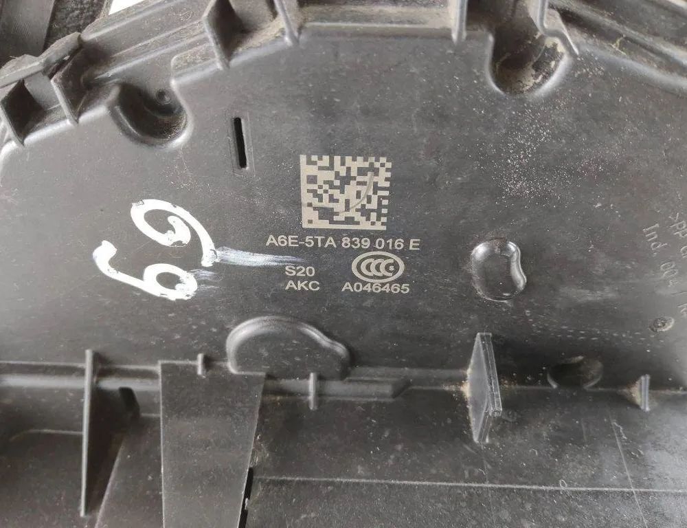 VOLKSWAGEN Passat B7 (2010-2015) Bakre höger dörrlås 5E0839016A,5TA839016E 31919544