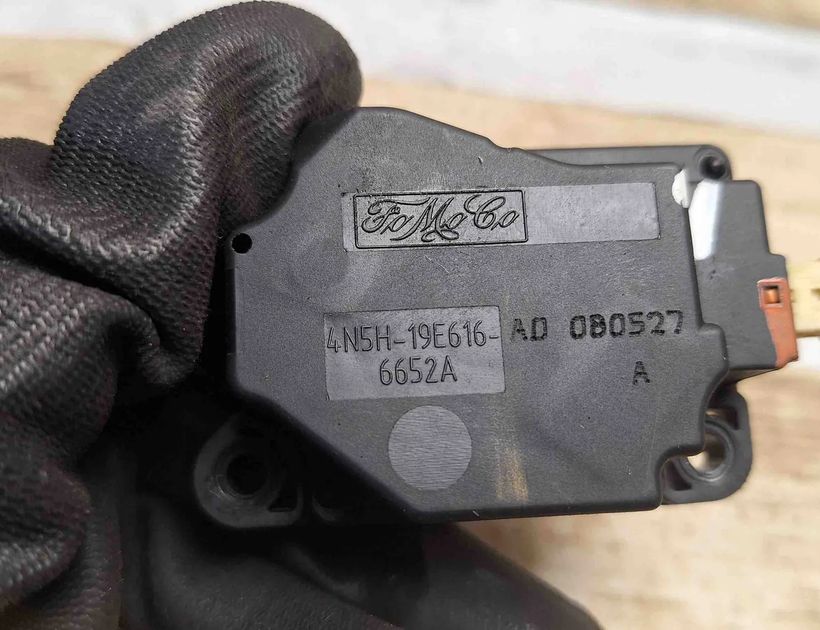 VOLVO V50 1 generation (2003-2012) Luftspjällsmotor 4N5H19E616AD,4N5H19E616,6652A 32741578