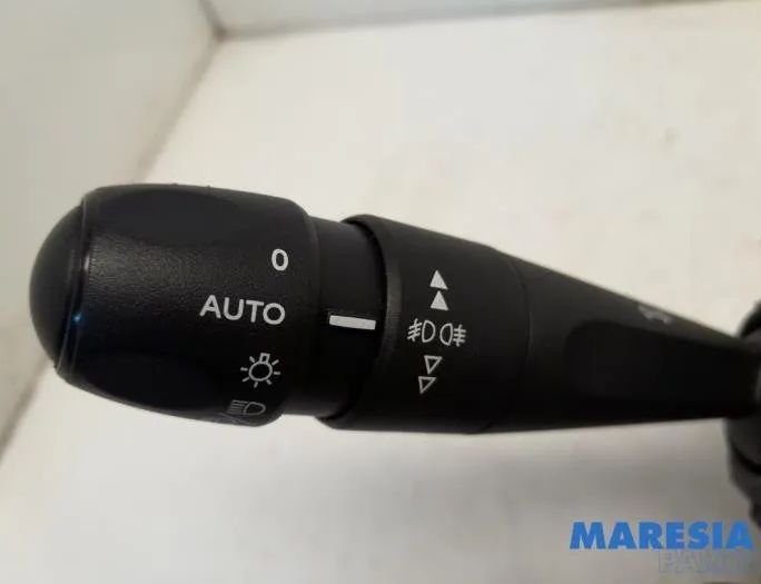 PEUGEOT 208 Peugeot 208 (2012-2015) Indikeringstorkarspaksbrytare 98081769ZD,98030392ZD 27763140