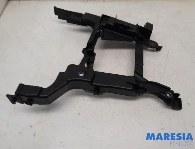 RENAULT Clio 4 generation (2012-2020) Främre motorkåpa 135614168R,135613805R,135630719R,135639858R,135630596R,135024451R,135029658R,13524340R,8200795012 27786979