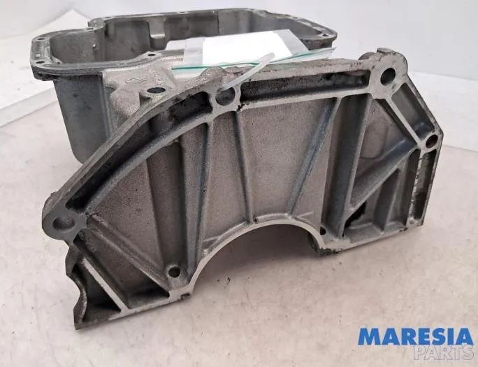 RENAULT Clio 4 generation (2012-2020) Oljepanna 152082327R,110179688R,111100217R,111104760R,111104122R,111104982R 30855600