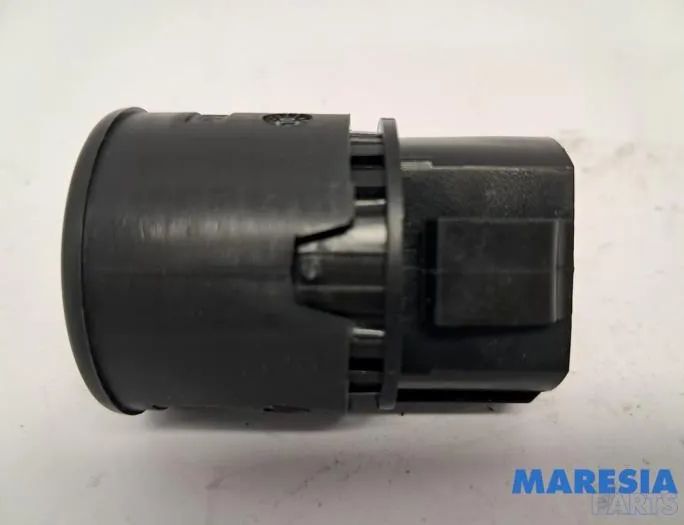 RENAULT Megane 3 generation (2008-2020) Motorstyrenhet ECU 285909828R,284B13640R,8200604932,237100293R,237101029R,V29008398A,A2C53284891,1927937,A2C53185186,S180098201,237101361R,107959C,0279207669,10296 32961079