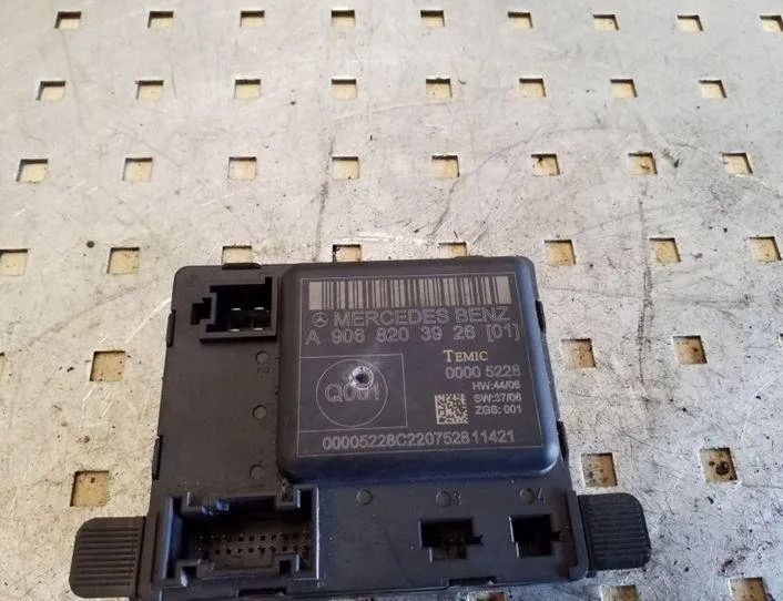 VOLKSWAGEN Crafter 1 generation (2006-2016) Styrenhet för bakre höger dörr A9068203926 26074985