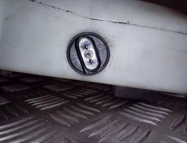 SKODA Fabia 6Y (1999-2007) Fönsterspolartank 6Q0955453 26100410