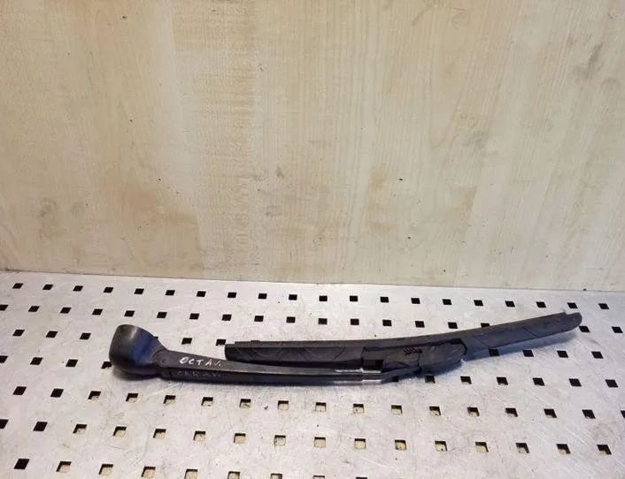 SKODA Octavia 2 generation (2004-2013) Baklucka Fönstertorkararm 1U9955707B 26103530