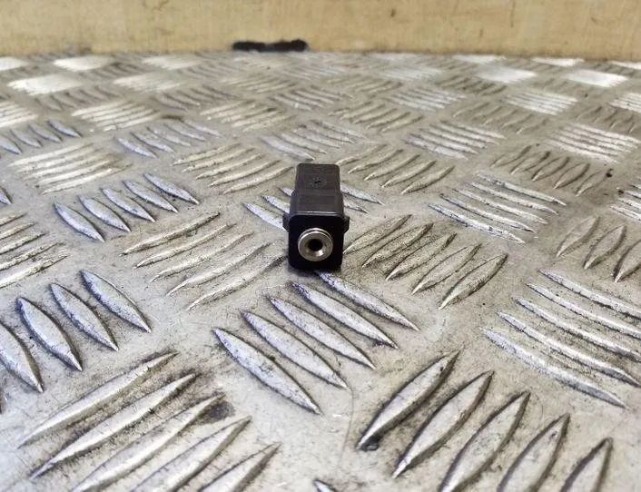 FORD Transit Connect 1 generation (2002-2024) Ytterligare anslutningar för musikspelare DM5T19A164AA 26205333