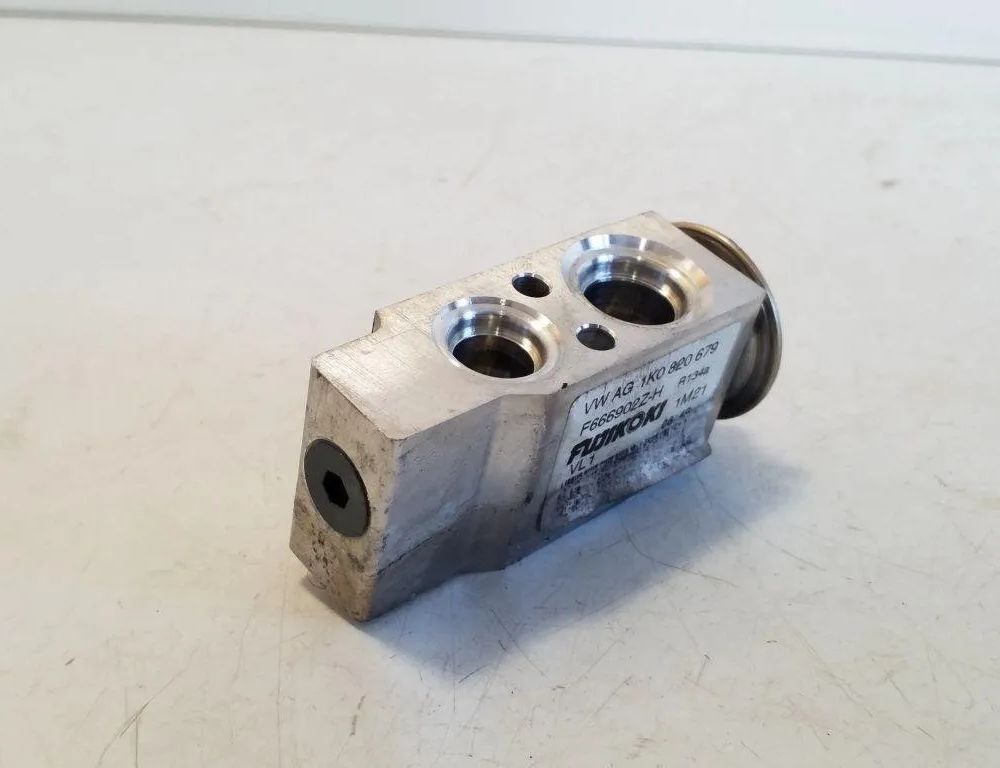 VOLKSWAGEN Golf Plus 2 generation (2009-2014) Luftkonditioneringens expansionsventil 1K0820679 32156788