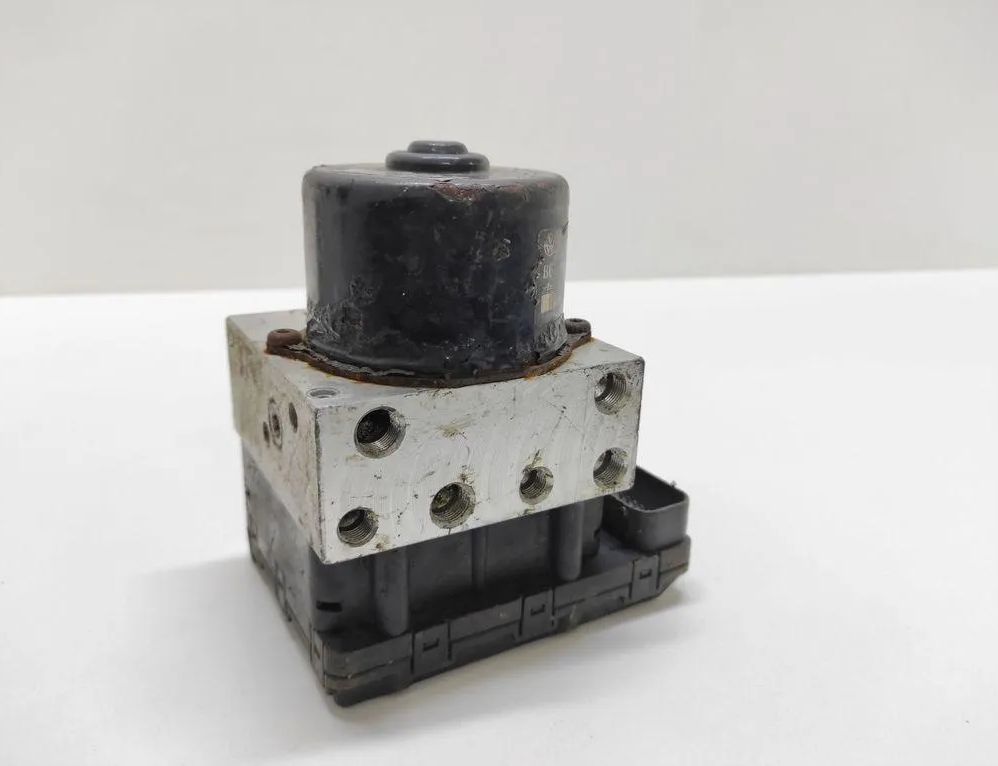 VOLKSWAGEN Golf 4 generation (1997-2006) ABS pump 1J0907379P 32863365