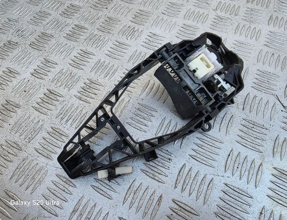 BMW 5 Series G30/G31 (2016-2023) Bakre höger dörr Inre handtagsram 7401206 32780427