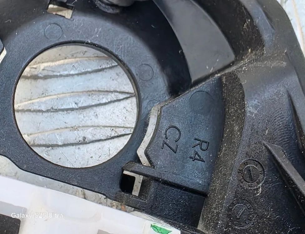 BMW 5 Series G30/G31 (2016-2023) Bakre höger dörr Inre handtagsram 7401206 32780427