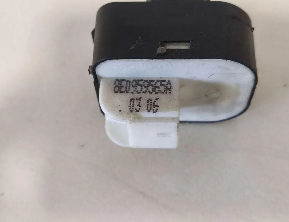 AUDI A8 D2/4D (1994-2002) Omkopplare för spegeljustering 8E0959565A 31419508