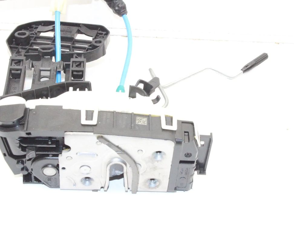 MERCEDES-BENZ A-Class W176 (2012-2018) Bakre vänstra dörrlås A2047303535 23420314