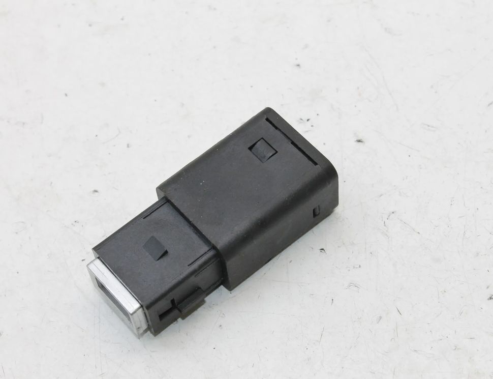 PEUGEOT 2008 2 generation (2019-2023) USB 98217039DX 31224205