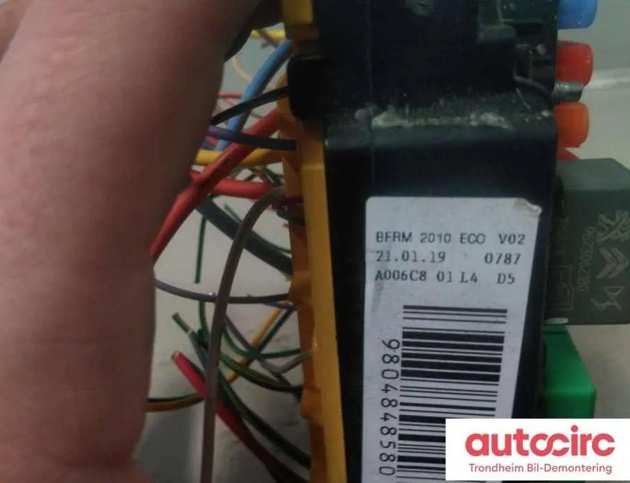 PEUGEOT Expert 3 generation (2017-2023) Säkringsbox 9804848580 30843089