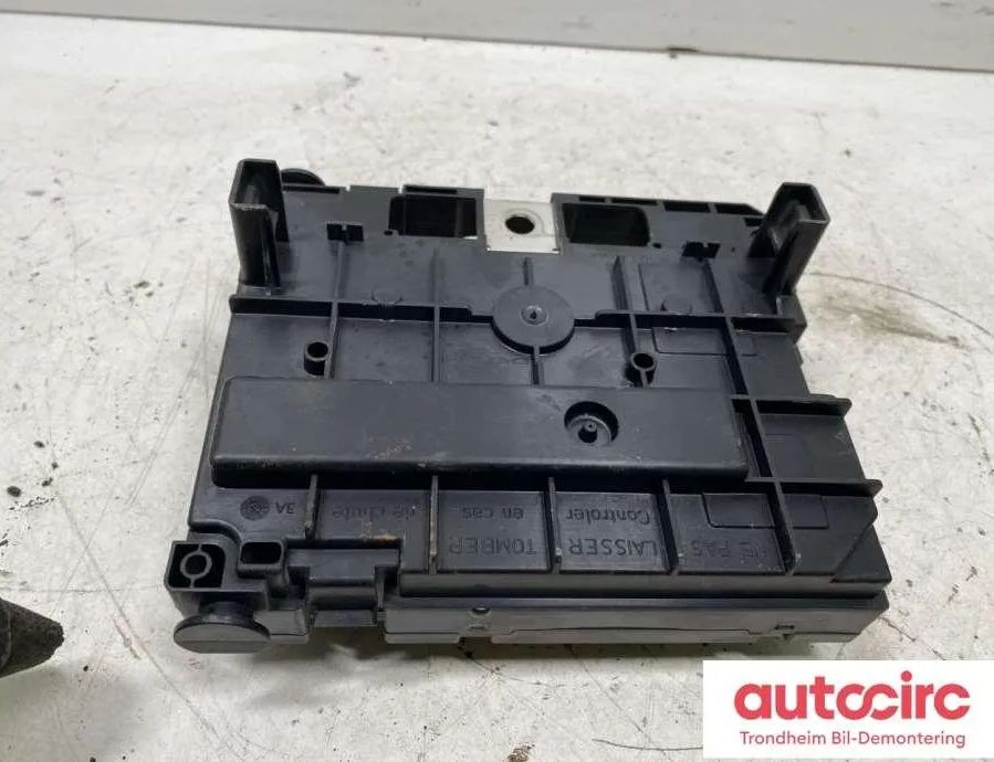 PEUGEOT 3008 1 generation (2010-2016) Säkringsbox 9807028580,9667044980 33010784