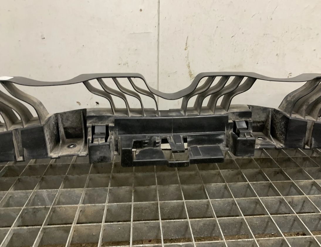 VOLKSWAGEN Jetta 7 generation (2018-2024) Bakre stötfångare mellanfäste 17A807863 14435415