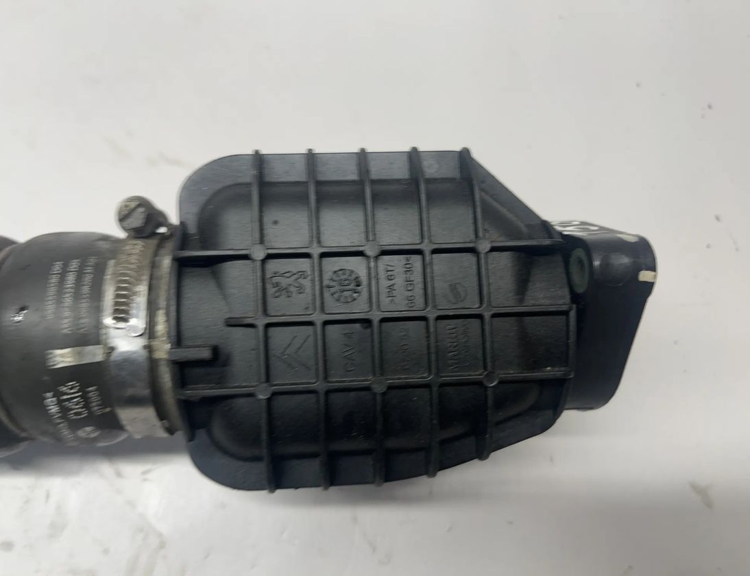 PEUGEOT 208 Peugeot 208 (2012-2015) Intercooler slangrör 9685598580 22474440