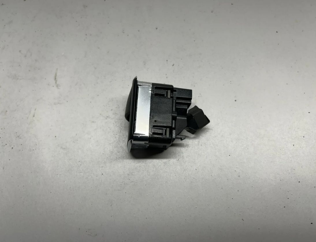 MERCEDES-BENZ CLS-Class C218/X218 (2011-2017) Bakre lucka Öppna brytare A2129059300 27954457