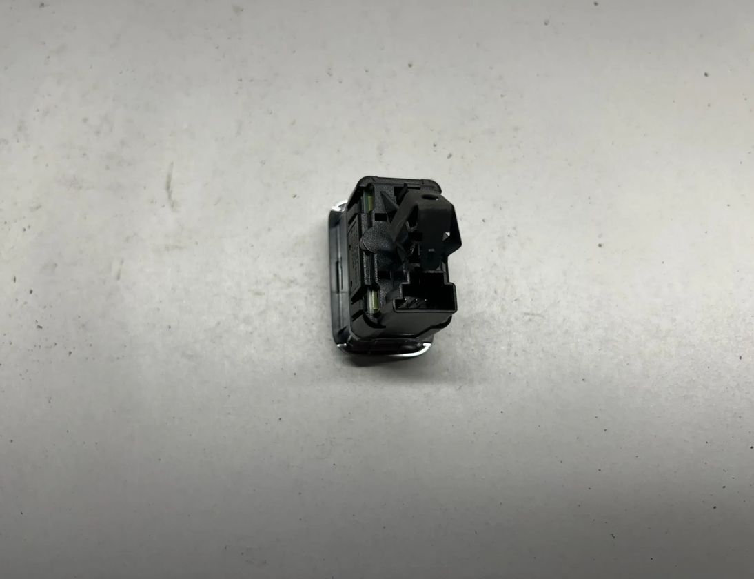 MERCEDES-BENZ CLS-Class C218/X218 (2011-2017) Bakre lucka Öppna brytare A2129059300 27954457