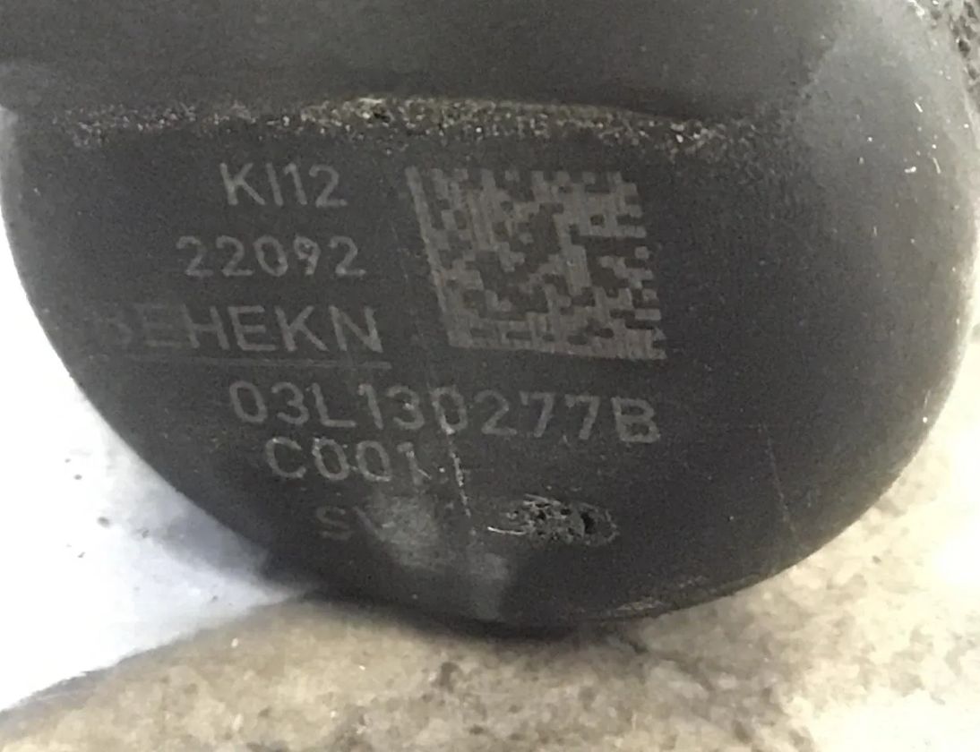 VOLKSWAGEN Touran 1 generation (2003-2015) Bränsleinsprutare 03L130277B 28149837