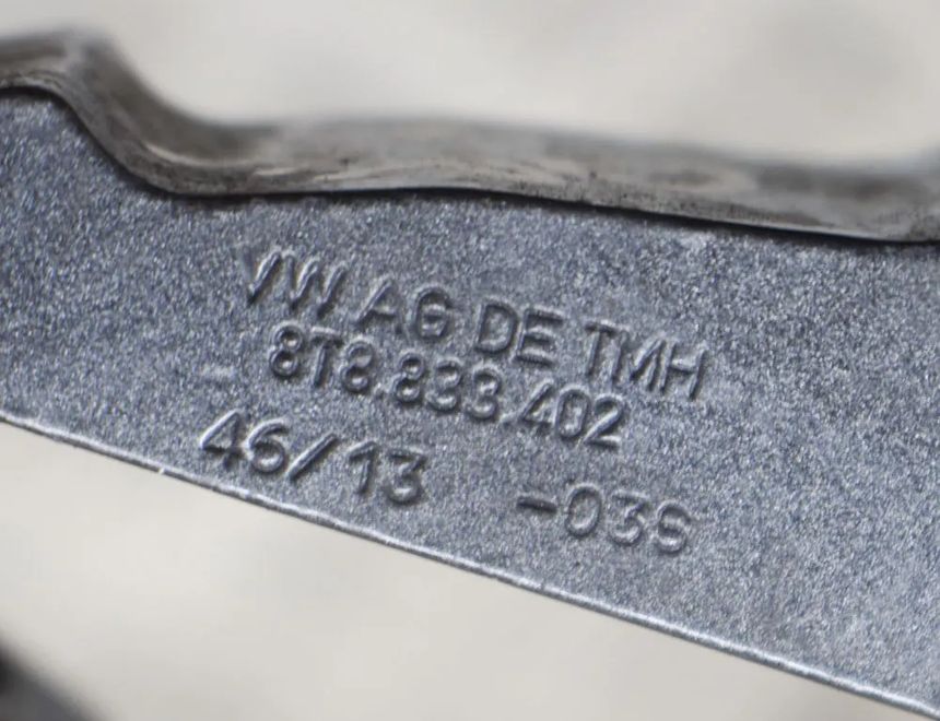 AUDI A5 Sportback 8T (2009-2011) Bakre höger dörrgångjärn 8T8833402 12090416