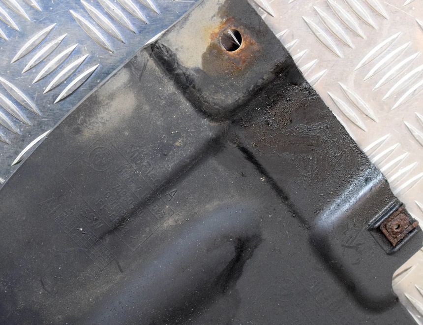 BMW 3 Series E90/E91/E92/E93 (2004-2013) Bakre mittenbottenskydd 7185218 14627619