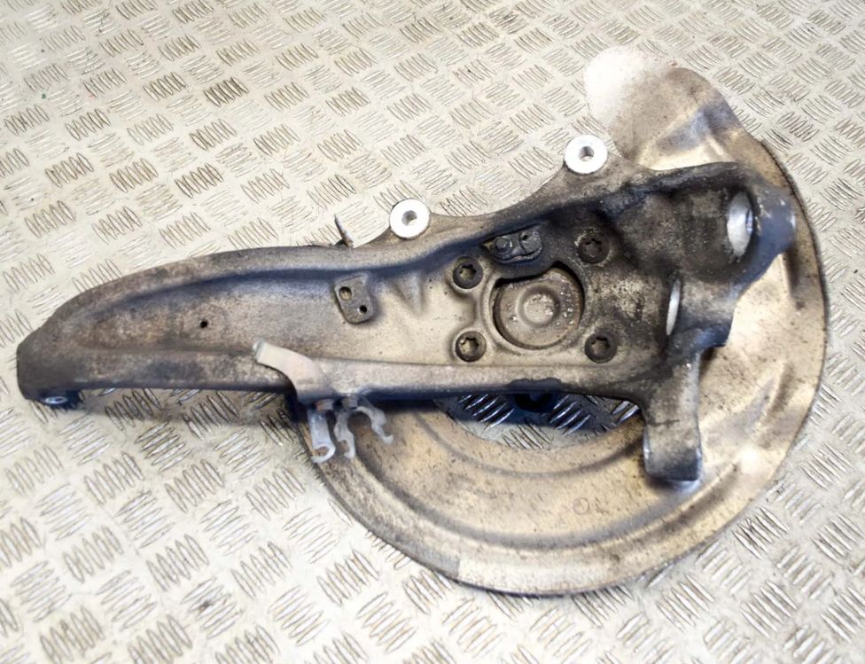 BMW 7 Series G11/G12 (2015-2023) Främre höger hjulnav 15075383