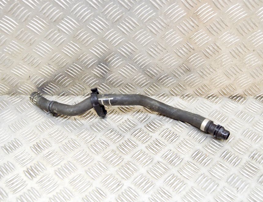 BMW M4 F82/F83 (2013-2020) Kylvätskeslangrör 9307242 15490182