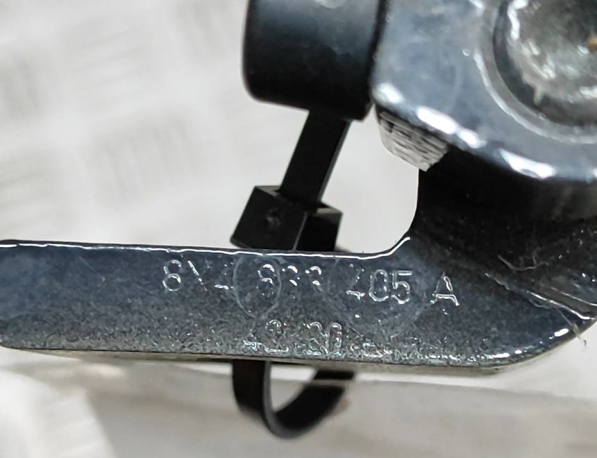 VOLKSWAGEN Tiguan 2 generation (2016-2024) Främre vänstra Dörrgångjärn 8X0831403E,8X4833405A 24502011