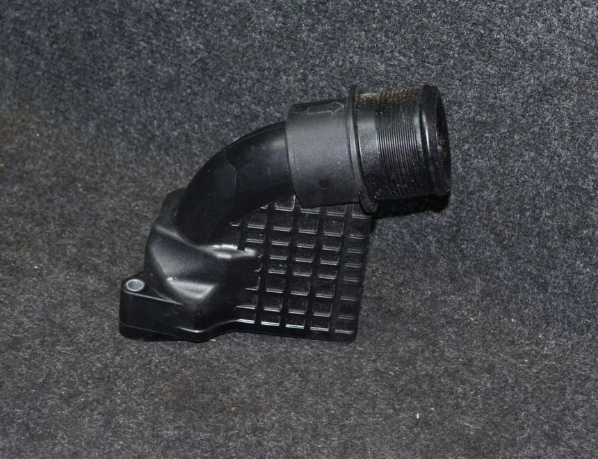 AUDI A4 allroad B8 (2009-2015) Andra motorrumsdelar 04L131111N 2499437