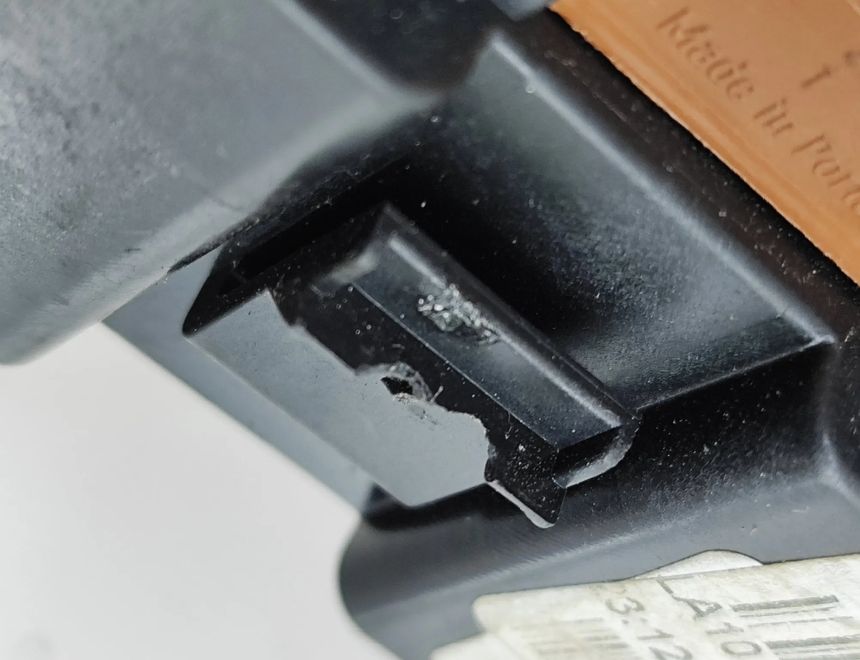 PEUGEOT 2008 2 generation (2019-2023) Säkringsdosa 9804848580 30194003