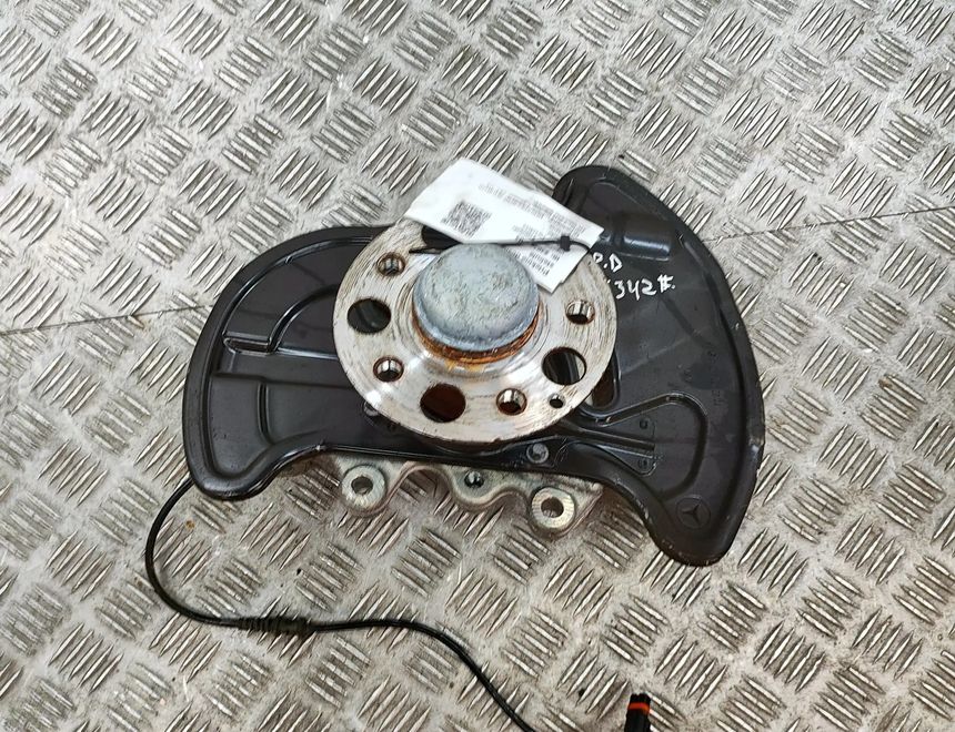 MERCEDES-BENZ SLC-Class R172 (2016-2020) Främre höger hjulnav A2043320201 30446003