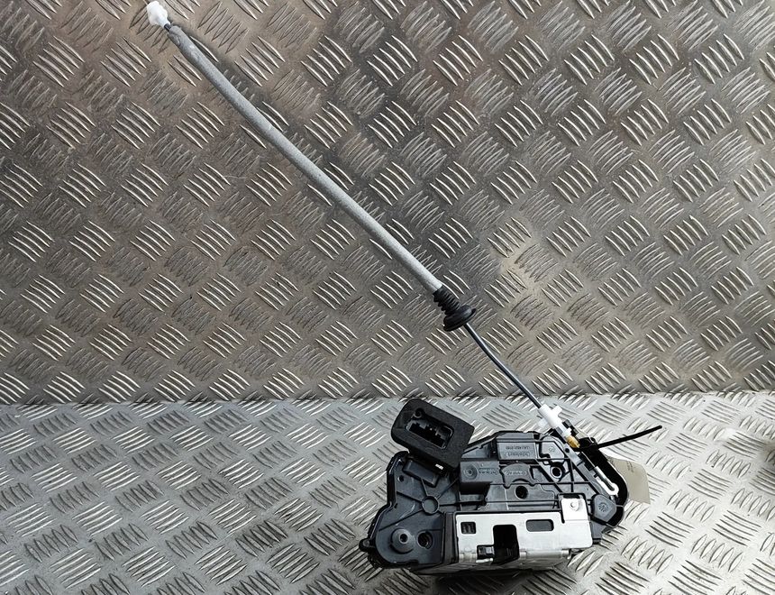 SKODA Enyaq 1 generation (2020-2023) Främre vänstra dörrlås 5TB837015D 30944725