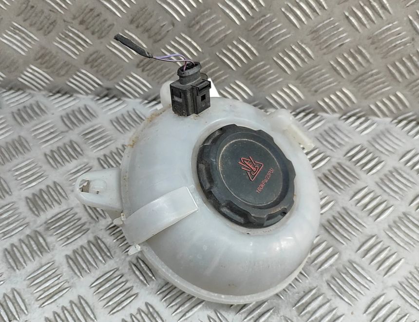 AUDI Q3 F3 (2018-2024) Expansionskärl 5Q0121407M 31054500