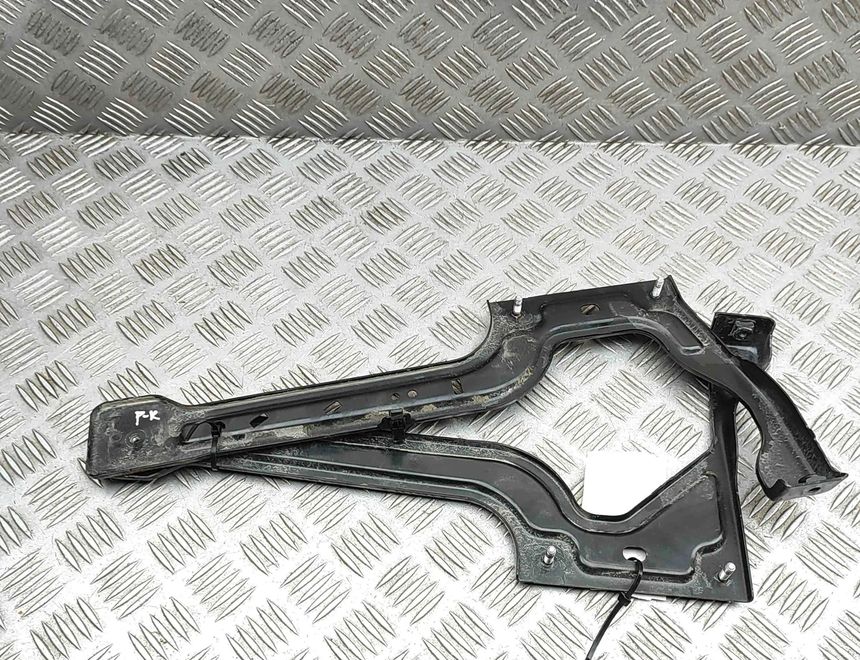 SKODA Enyaq 1 generation (2020-2023) Höger strålkastarfäste 5LA805476,5LA805475 32569807