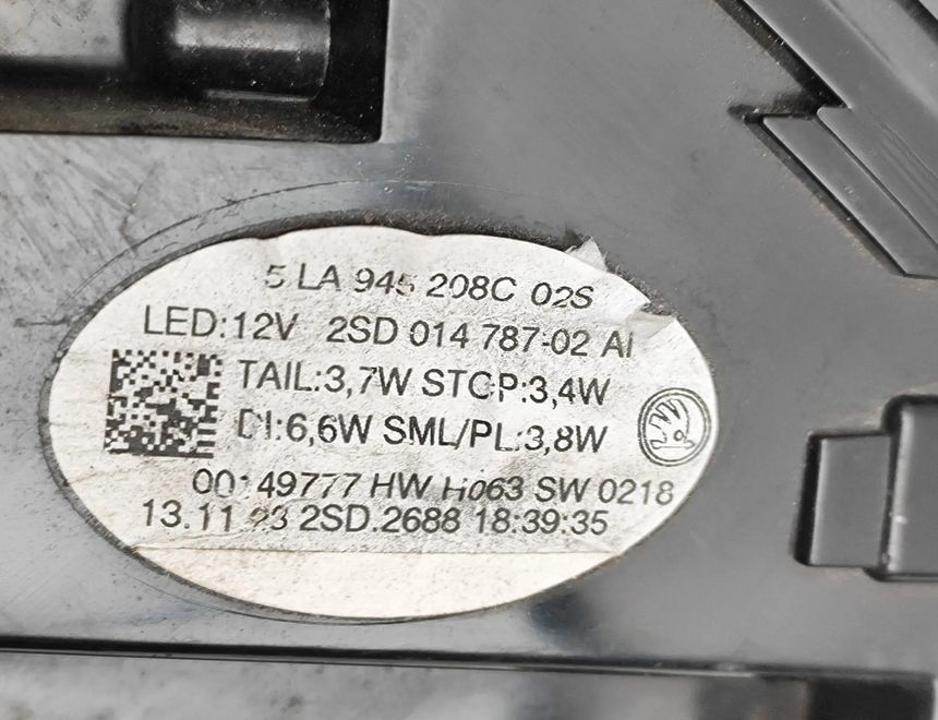 SKODA Enyaq 1 generation (2020-2023) Bakre höger bakljuslampa 5LA945208C 32699499