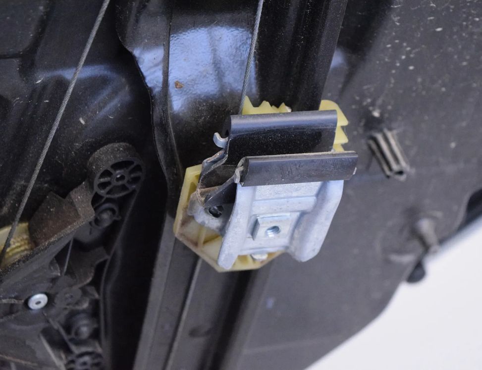 MERCEDES-BENZ A-Class W176 (2012-2018) Fönsterlyftare till vänster bak A1237660022,A2047302735,A1767330100,A1767303800 32868264