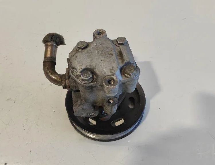 SKODA Superb 1 generation (2001-2008) Servostyrningspump 8D0145177 17115146